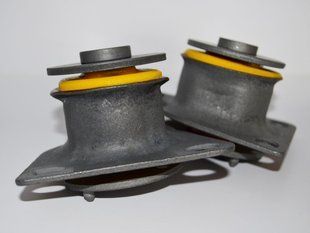 Подушка задня, переднього підрамника (нова) Audi 100 4 gen. Avant (C4) Універсал (1991-1994) 050177-AU02 фото